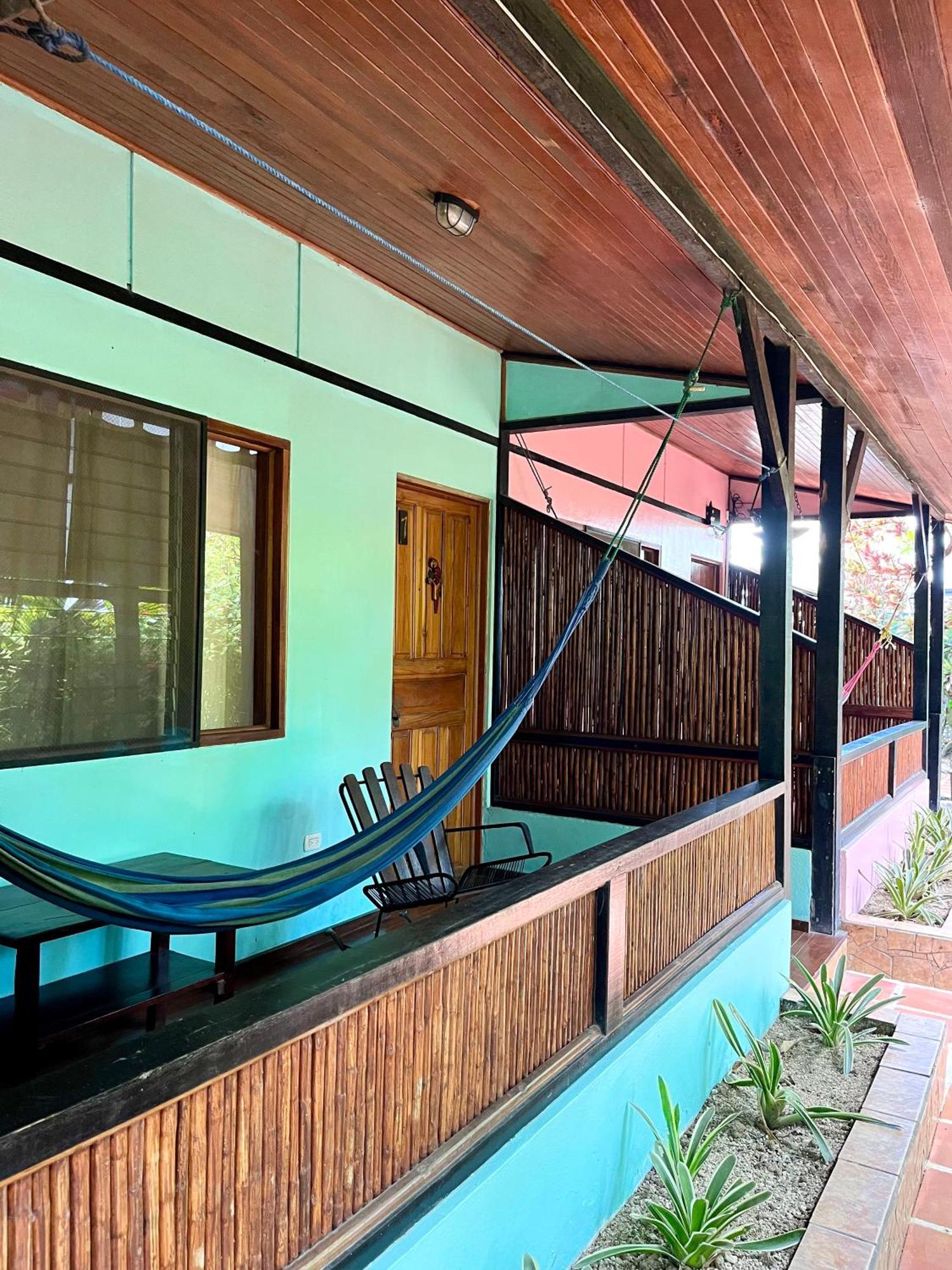 El Clan Hostel Puerto Viejo de Talamanca Екстериор снимка
